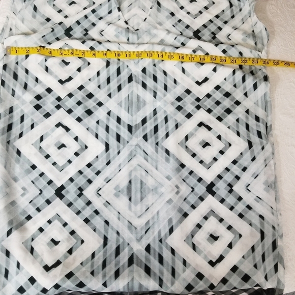 Joe Fresh  lightweight semi sheer cover up with pockets - Picture 4 of 9